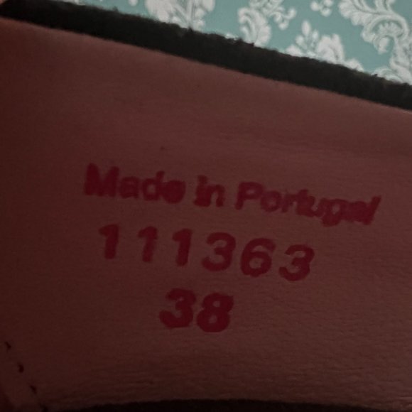 CHANII B Brown Leather w Suede Ruffle Trim and Gold Accent Heels- 7.5 - Picture 11 of 12